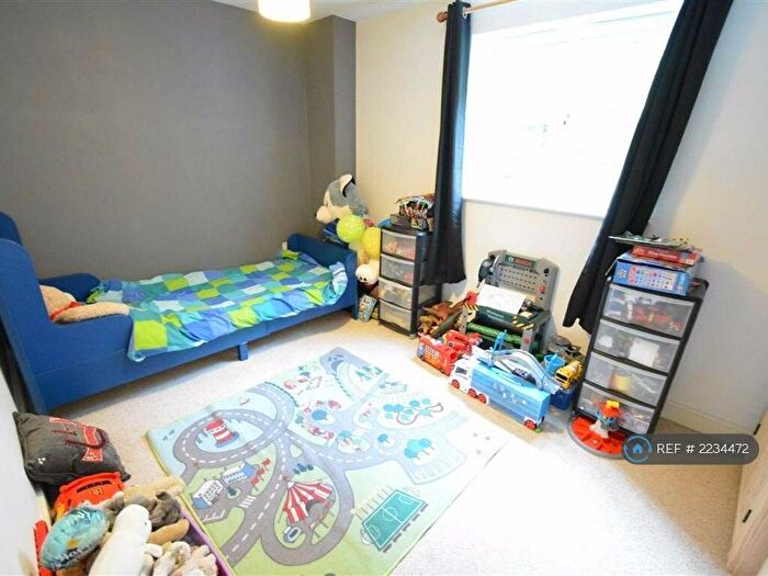 2 Bedroom Flat To Rent In Caspian Way, Purfleet, RM19