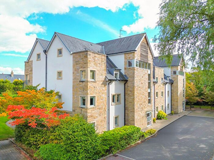 4 Bedroom Maisonette For Sale In Elmfield Square, Gosforth, Newcastle Upon Tyne, NE3