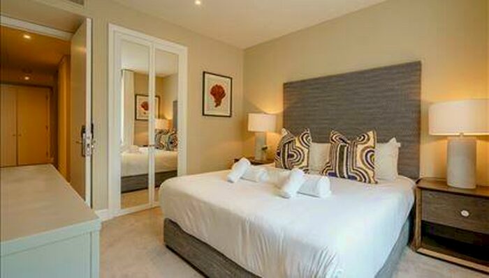 2 Bedroom Apartment To Rent In Circus Apartments, London, E14