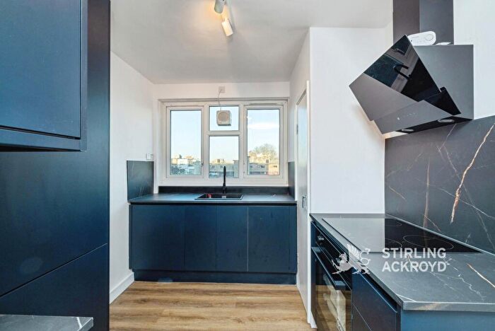 2 Bedroom Apartment To Rent In Evelyn Walk, London, N1