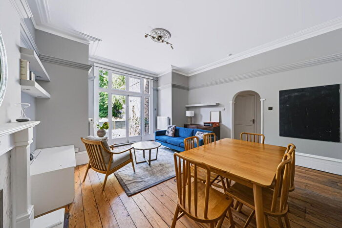 2 Bedroom Flat For Sale In Lydford Road, London, NW2