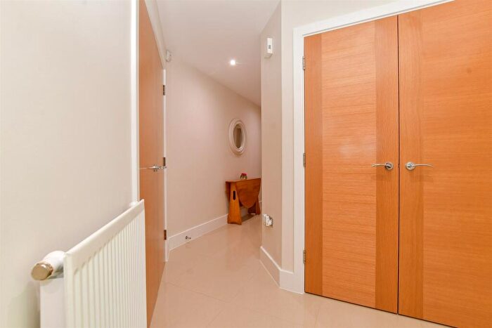 2 Bedroom Apartment For Sale In Westhall Road, Warlingham, Surrey, CR6