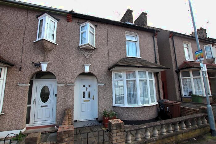 2 Bedroom End Of Terrace House To Rent In Norfolk Road, Barking, Essex, IG11