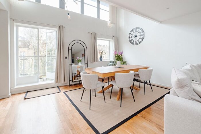 2 Bedroom Flat To Rent In Myddelton Passage, London, EC1R