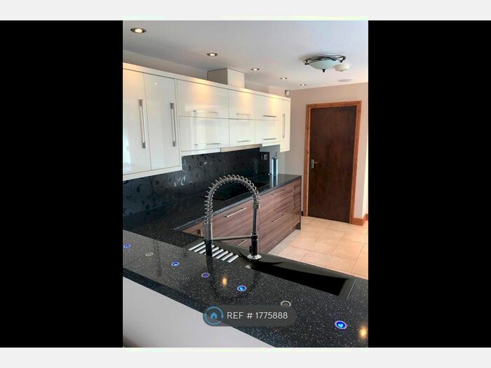 3 Bedroom Maisonette To Rent In Kingsfield Road, Biddulph, Stoke-On-Trent, ST8