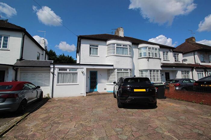 4 Bedroom Semi-Detached House To Rent In Willow Road, Enfield, EN1
