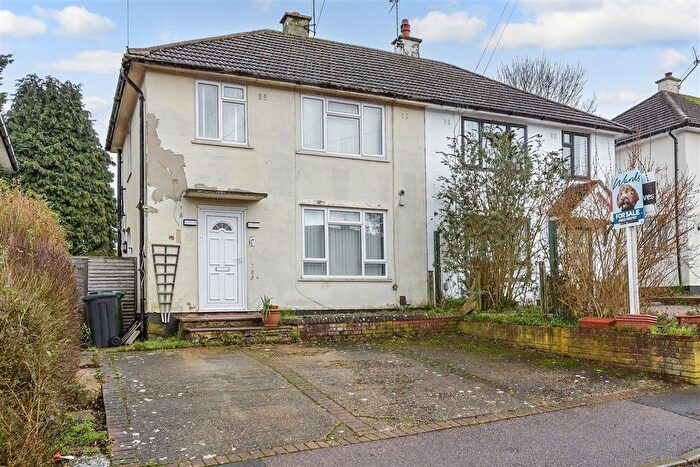 3 Bedroom Semi-Detached House For Sale In Middlesex Road, Maidstone, Kent, ME15