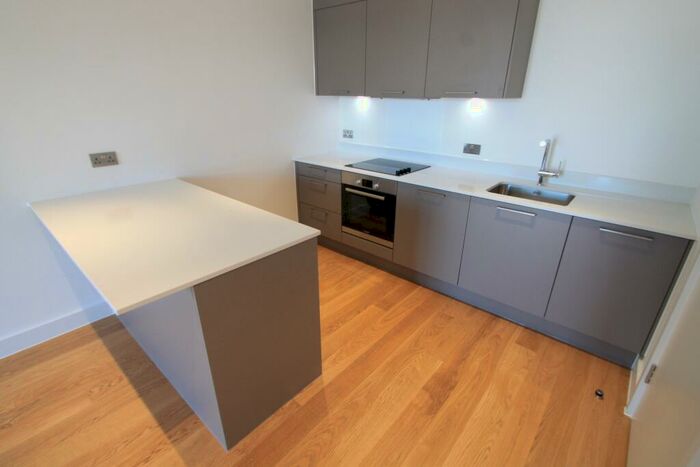 2 Bedroom Flat To Rent In Park Walk, Southampton, SO14