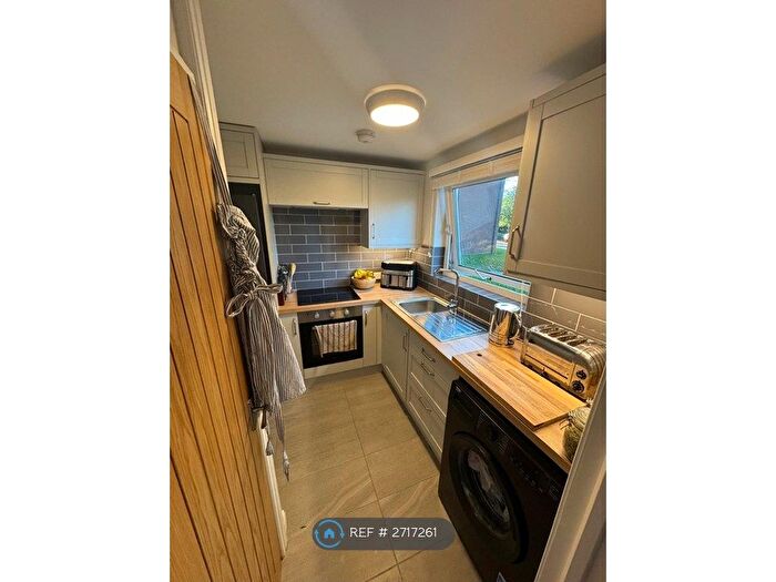 2 Bedroom Flat To Rent In Fernlea, Stockport, SK4