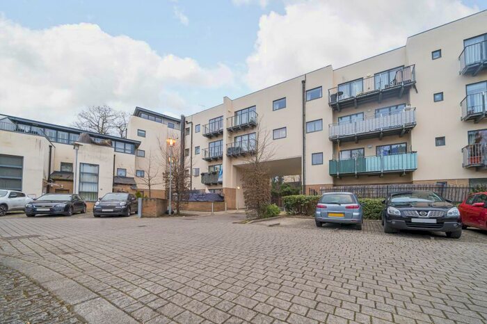 2 Bedroom Apartment To Rent In Basingstoke Road, Reading, RG2