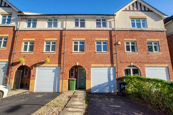 3 Bedroom Town House For Sale In Eden Road, Southampton, Hampshire, SO18