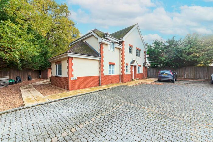 2 Bedroom Maisonette To Rent In Oxford Road, Wokingham, RG41