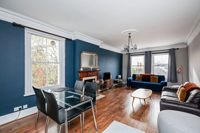 2 Bedroom Flat To Rent In Kew Road, Richmond, Surrey, TW9