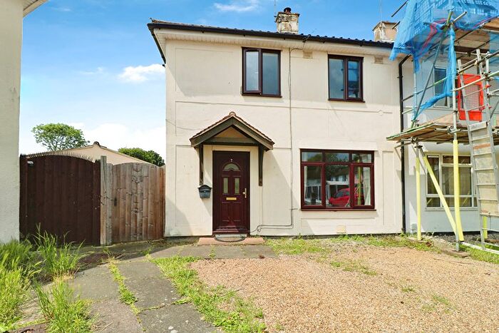 3 Bedroom Semi-Detached House To Rent In Fostal Close, Leigh-On-Sea, SS9