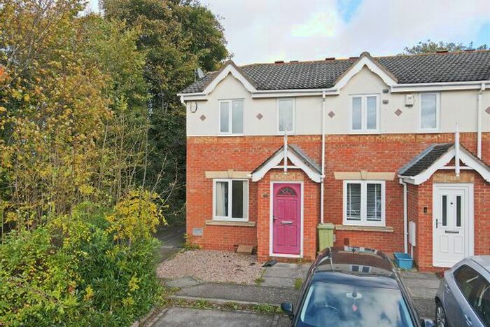 2 Bedroom End Of Terrace House To Rent In Nightingale Crescent, Bradville, Milton Keynes, MK13