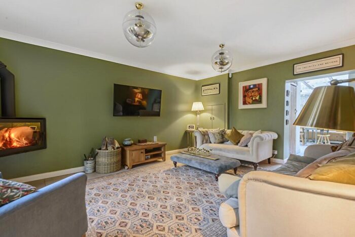 5 Bedroom Detached House To Rent In Croft Road Woldingham, CR3