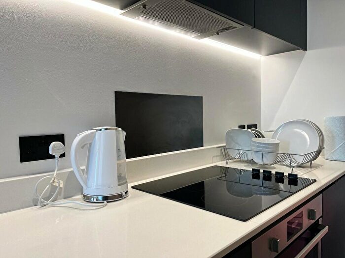 2 Bedroom Duplex To Rent In Spinners Way, Manchester, Greater Manchester, [aVE], M15