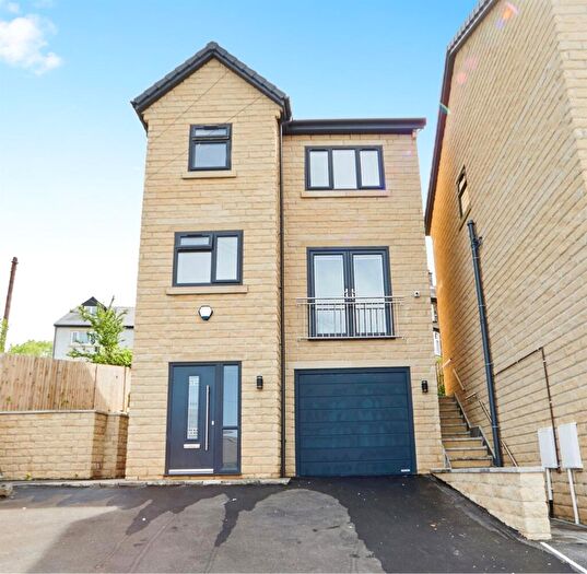 3 Bedroom Detached House For Sale In Prospect Mount, Shipley, BD18