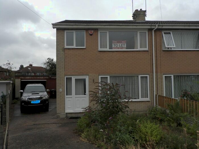 3 Bedroom Semi-Detached House To Rent In Shelley Grove, Doncaster, DN5