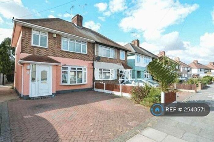 3 Bedroom Semi-Detached House To Rent In Antrim Road, Southend On Sea, SS3