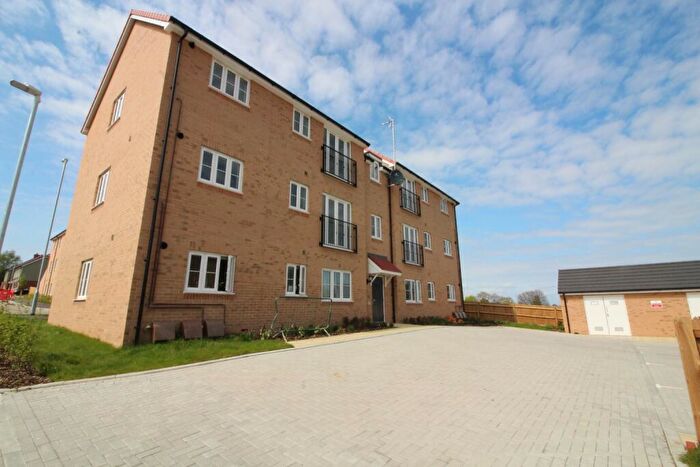 2 Bedroom Flat For Sale In Cornfield Drive, Gravesend, Kent, DA11