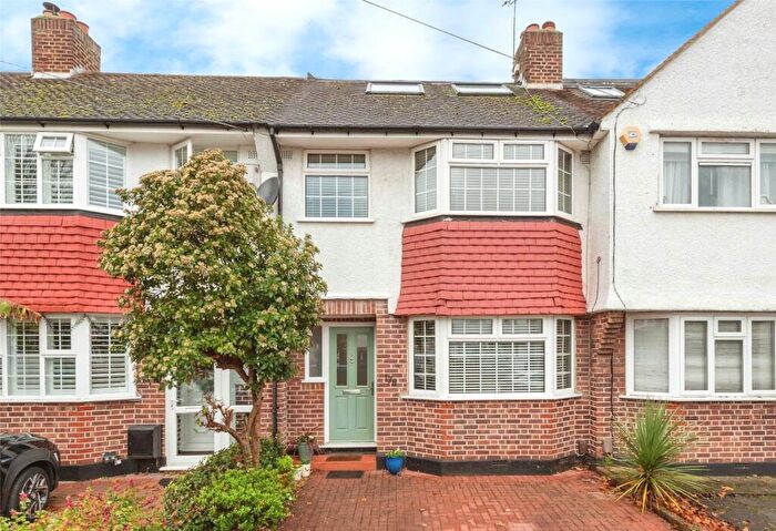 3 Bedroom House For Sale In Kingshill Avenue, Worcester Park, KT4