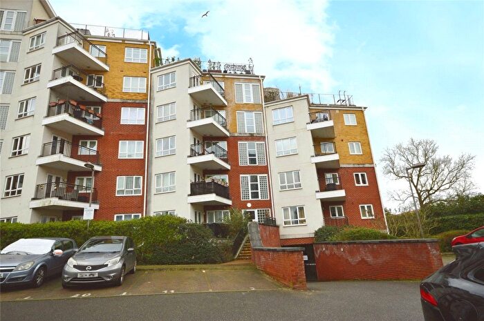 1 Bedroom Flat For Sale In The Gateway, Watford, Hertfordshire, WD18