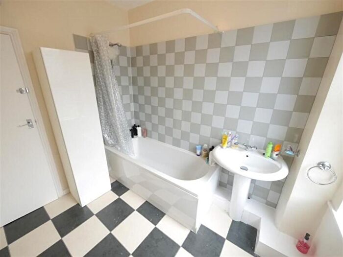 2 Bedroom Semi-Detached House To Rent In Harold Place, Leeds, LS6