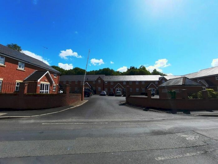 2 Bedroom Flat To Rent In Flat, Marshes Fo- Parsonage Roadwalkdenmanchester, M28