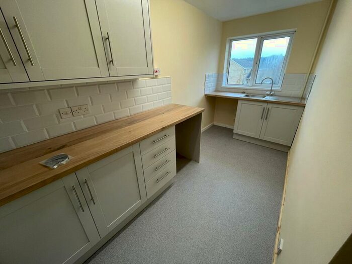 1 Bedroom Flat To Rent In Thornton Old Road, Bradford, West Yorkshire, Uk, BD8