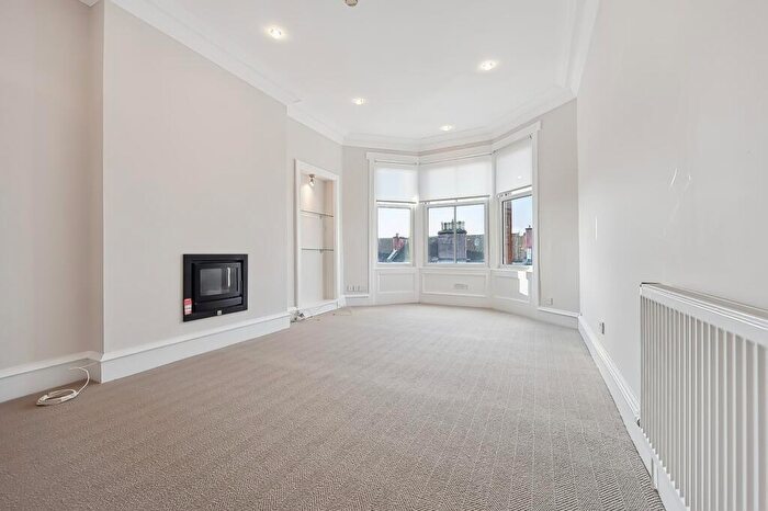 2 Bedroom Flat To Rent In Airlie Street Flat, Flat /, Hyndland, Glasgow, G12