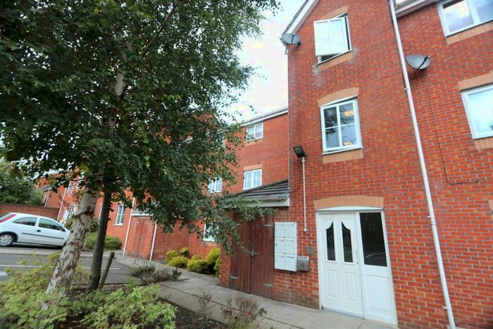 2 Bedroom Flat To Rent In Stanley Road, Whitefield, Manchester, M45