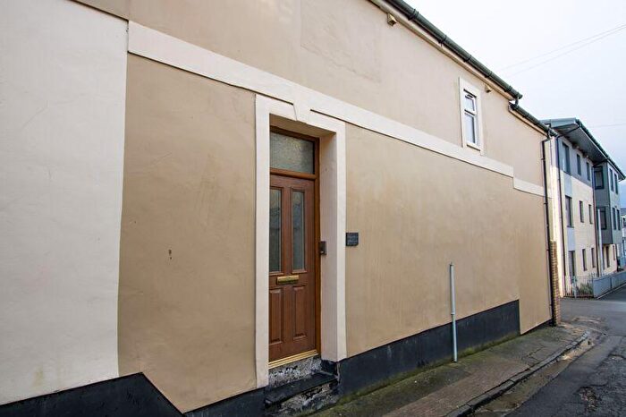 2 Bedroom End Of Terrace House To Rent In Chapel Lane, Penarth, CF64