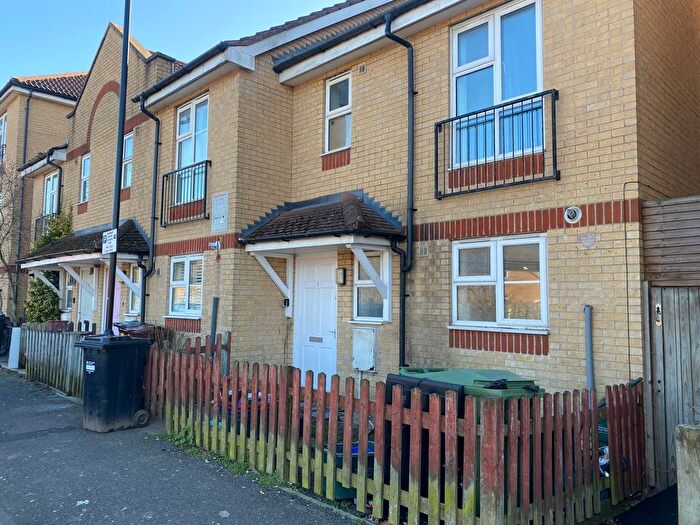 3 Bedroom Terraced House To Rent In Railway Terrace, Feltham, TW13