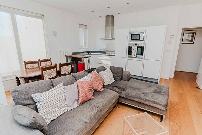3 Bedroom Flat For Sale In Cadogan Road, Woolwich, SE18