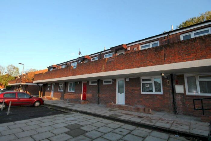 1 Bedroom Flat To Rent In Cowings Mead, Northolt, UB5