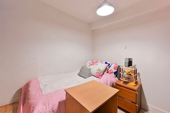 Studio To Rent In Balmoral Mews, Stamford Brook, London, W12