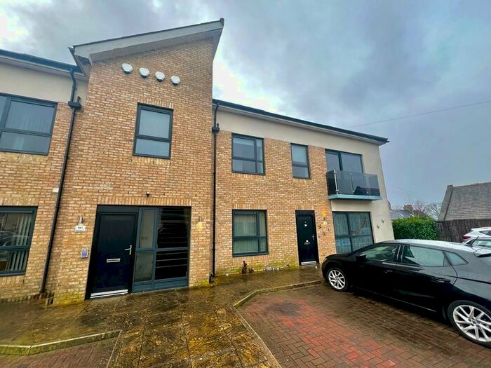 3 Bedroom Maisonette To Rent In Park Square, Rawdon, Leeds, West Yorkshire, LS19