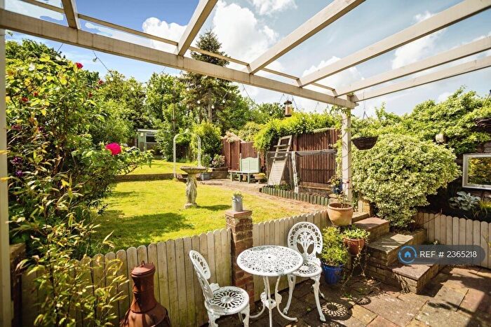 4 Bedroom Semi-Detached House To Rent In Old Road East, Gravesend, DA12