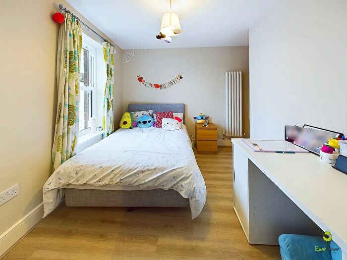 2 Bedroom Flat For Sale In Duchess Apartments, Queens Road, Welling, Kent, DA16