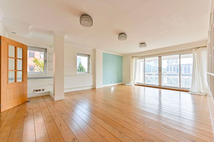 2 Bedroom Flat To Rent In William Morris Way, Sands End, London, SW6