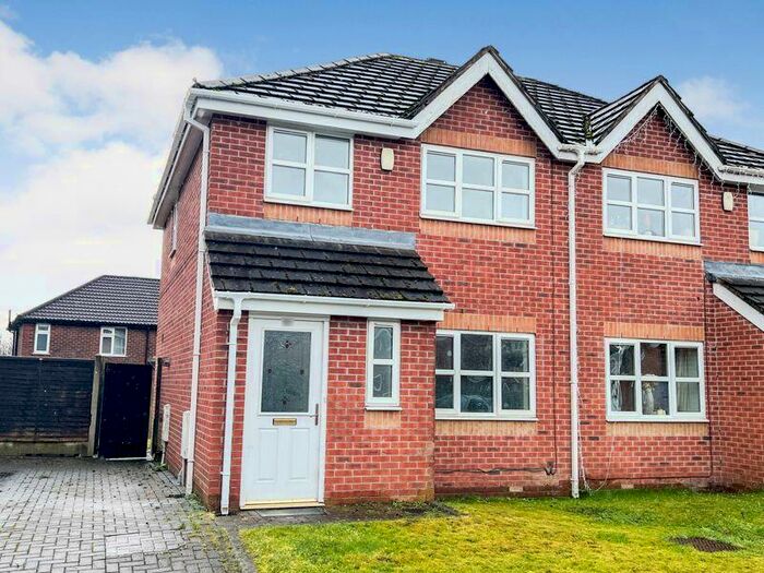 3 Bedroom Semi-Detached House To Rent In Brierwood, Tonge Park Bolton, BL2