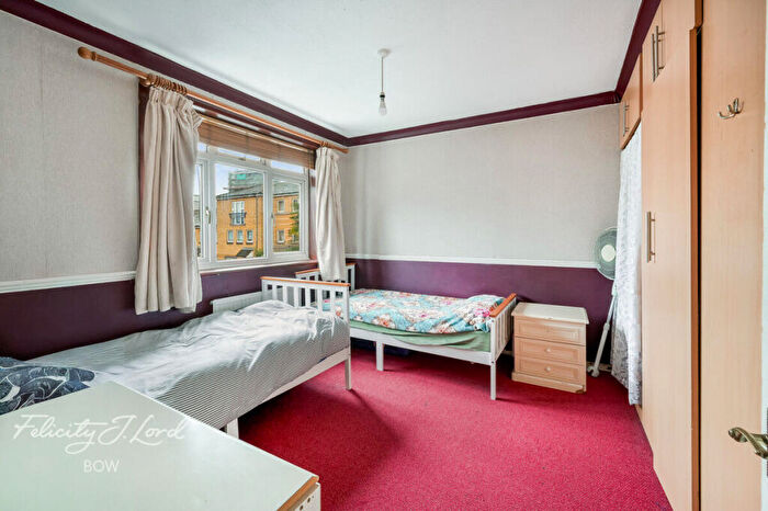 3 Bedroom End Of Terrace House For Sale In Susannah Street, London, E14