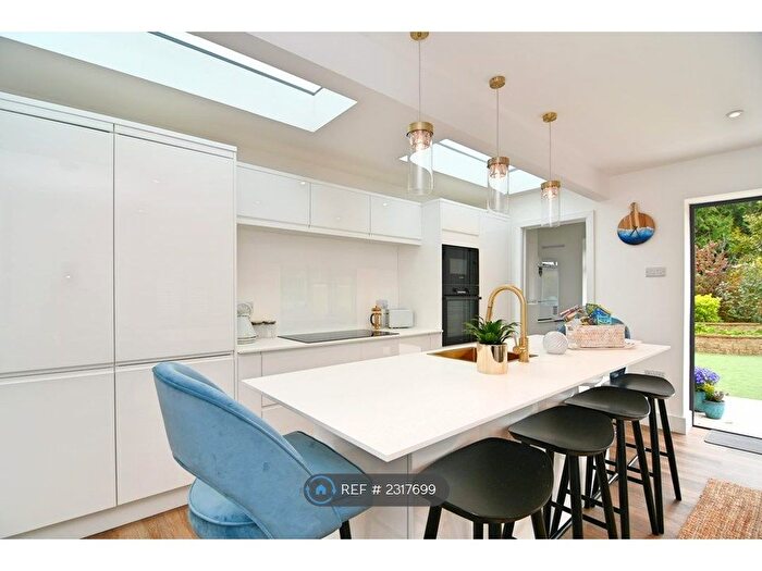 3 Bedroom Flat To Rent In Parkwood Road, Bournemouth, BH5