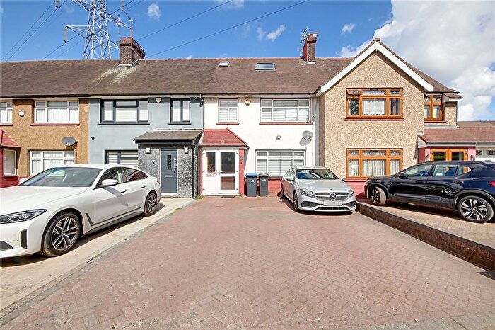 4 Bedroom Terraced House For Sale In Bullsmoor Lane, Enfield, EN1