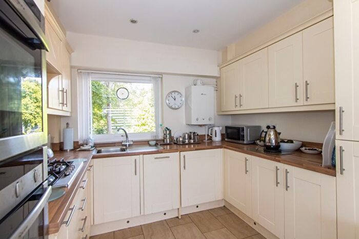 3 Bedroom Flat To Rent In Windsor Court, The Esplanade, Penarth, CF64