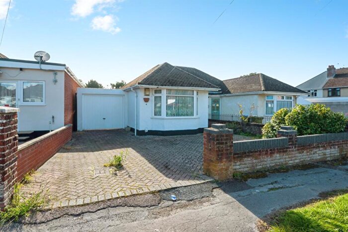 3 Bedroom Semi-Detached Bungalow For Sale In Paignton Road, Southampton, SO16