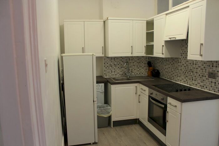 2 Bedroom Flat To Rent In Castelnou Road, Barnes, SW13