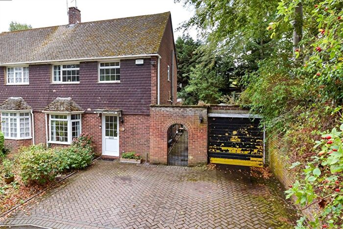 3 Bedroom Semi Detached House For Sale In The Coppice, Aylesford, Kent, ME20