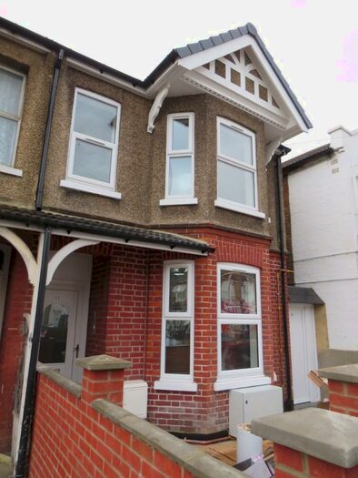 1 Bedroom Flat To Rent In Chalvey Road East, Slough, Berkshire, SL1